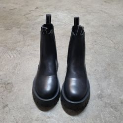 Ladies Black Boots Size 40 (7.5)