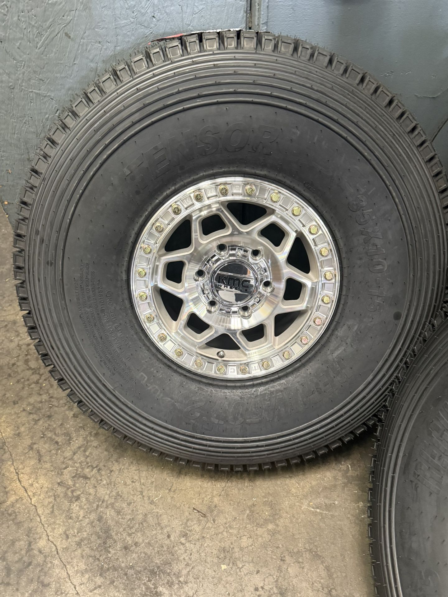 15” KMC Torq 6 Lug For Mav R With 35” Tensor Regulator 2