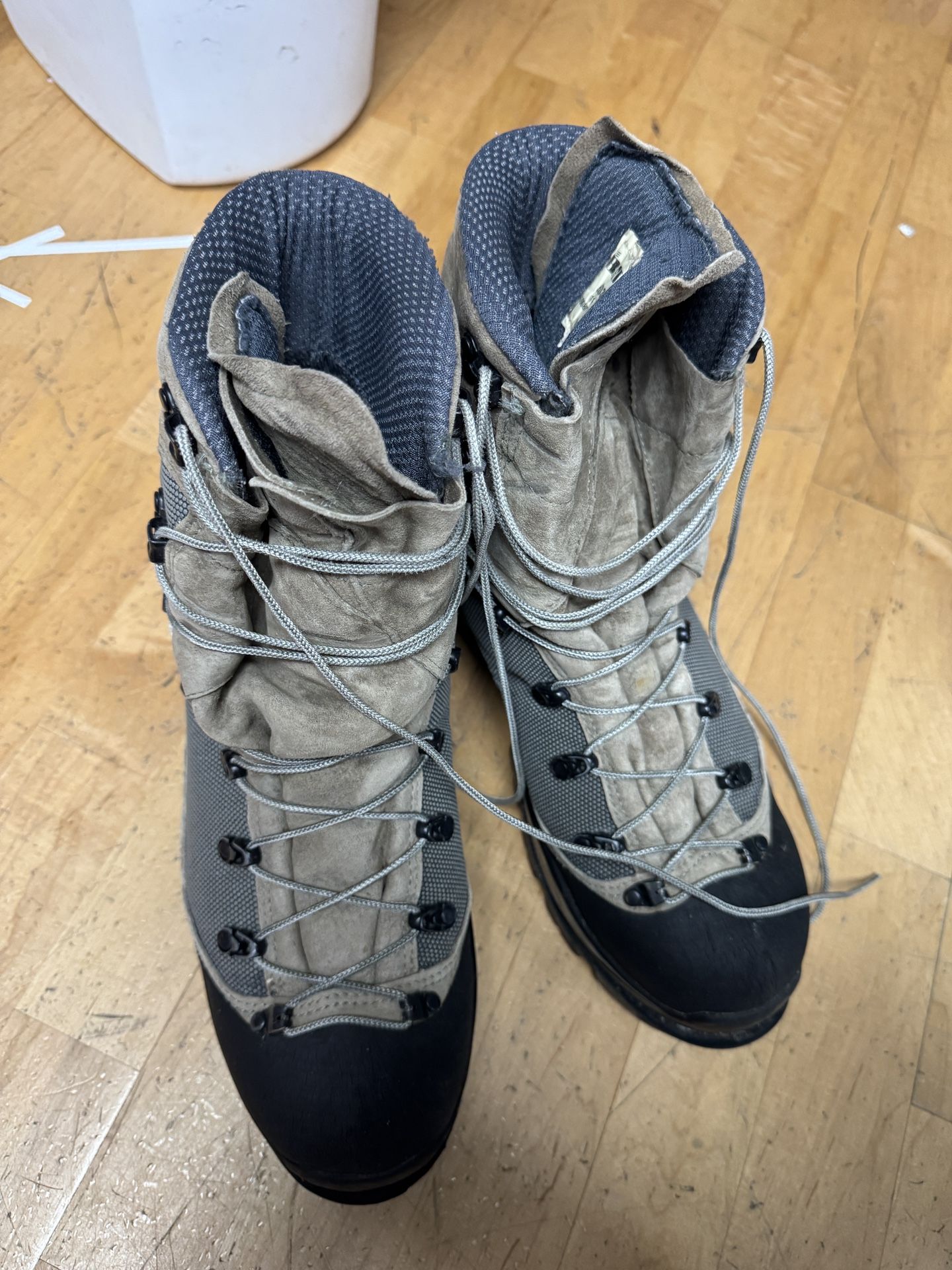 Bates Mountain Climbing Boots Men's 11W 2008