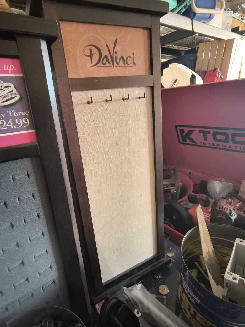 Display For Necklaces Or Bracelets