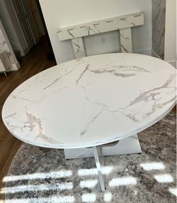 47” Round Dining Table