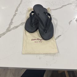 Salvatore Ferragamo Black & Dark Gray Men’s Sandals/Flip Flops 8 M w/Dust Bag