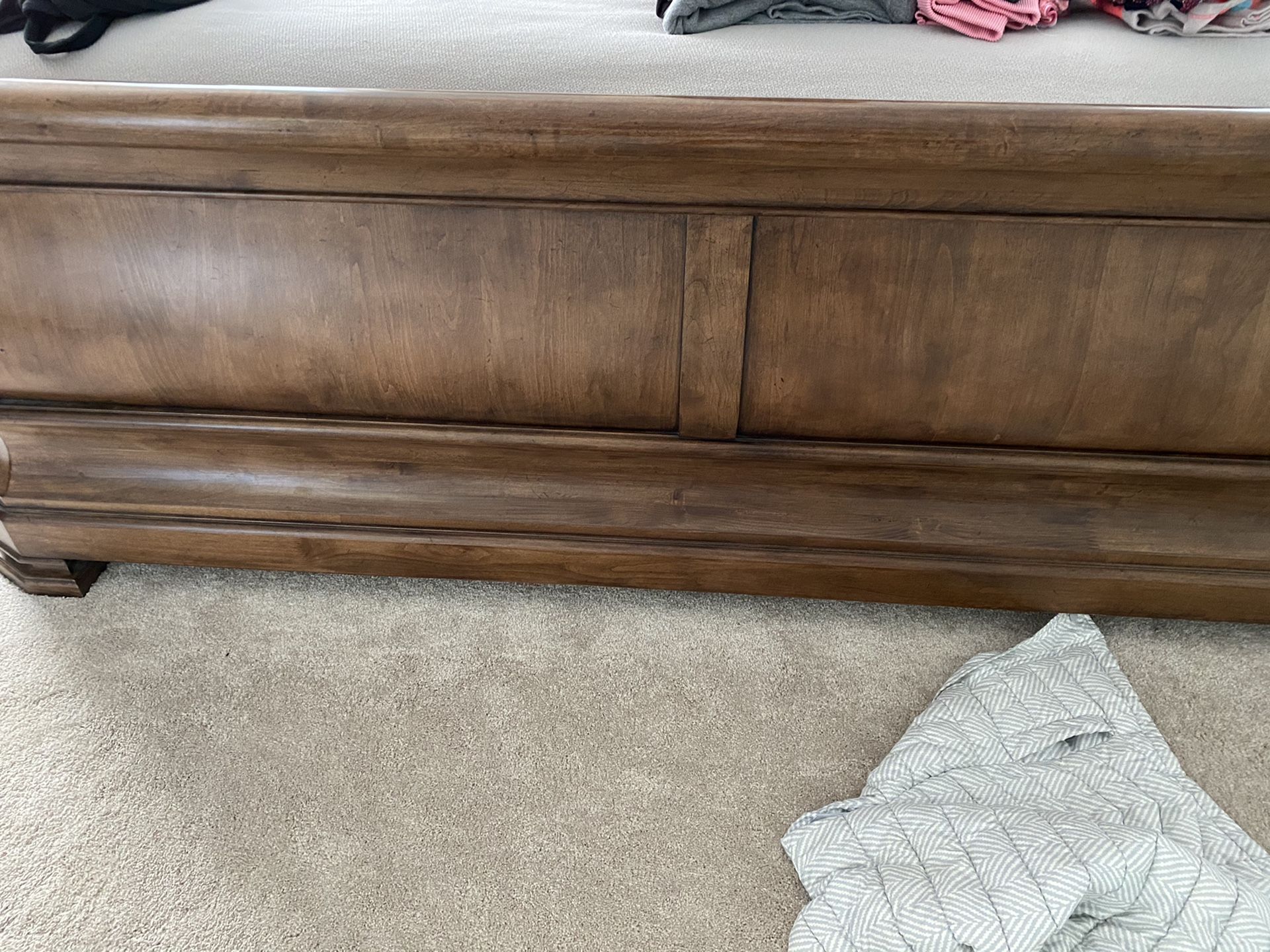 Solid Wood Bedroom Set (King, Two Nightstands, Two Dressers)