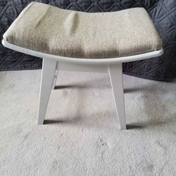 Iwell Vanity Stool