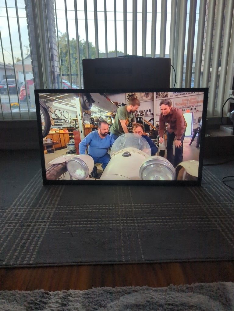 40 Inch Hisense TV
