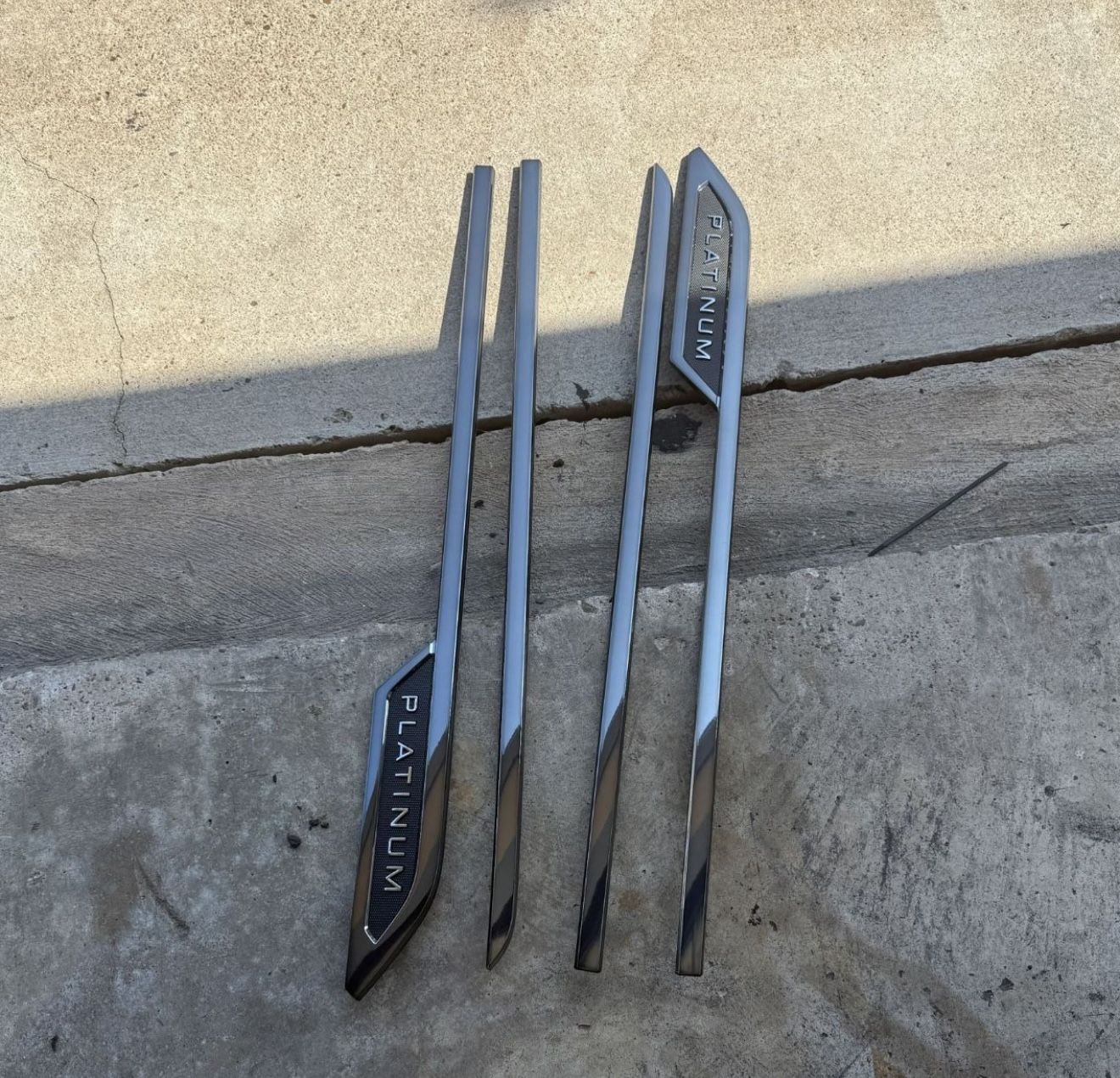 2022-2025 Toyota tundra Body Side Moldings OEM