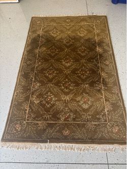 Really nice wool carpet 5” x 8”