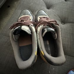 Air Force 1s Travis Scott Catus Jack.   S:12