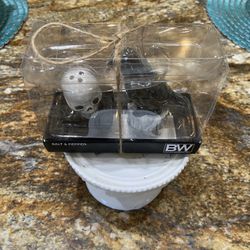 Cute Halloween  Bw Crow And Skull SalterShaker