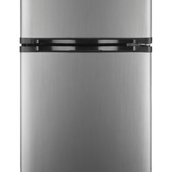 Used - Insignia™ - 3.0 Cu. Ft. Mini Fridge with Top Freezer and ENERGY STAR Certification - Stainless Steel