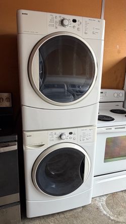 Stacked washer and dryer set working perfectly in excellent conditions💦🔥