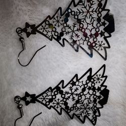 SILVER TREE CUT OUT EARRINGS $5 OBO 