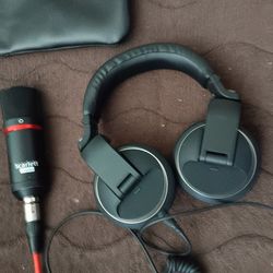 Scarlett Mic/Black Pioneer DJ Studio Headphones(New)