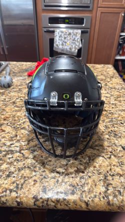 Schutt f7 size A large ( best offer )