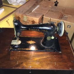Vintage/Antique Singer Sewing Machine