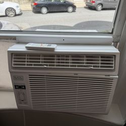 Black And Decker  WINDOW AIR CONDITIONER