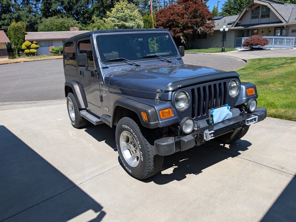 2001 Jeep Wrangler w/ 2 Tops, Half Doors, Tow Bar, No Accidents or Dents ... One Owner