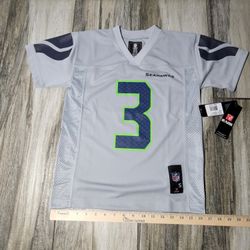 NFL Team Apparel Russell Wilson #3 Seattle Seahawks Jersey YOUTH Small (8).

Style: K88GE3 -WS
Color: WILSON R
Size: S

New with tags. No dirt or stai