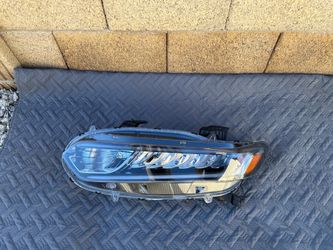 Honda Accord Headlight 2018-2020, Honda Accord Headlamp, ORIGINAL OEM Honda Accord front light, driver side, Perfect Condition