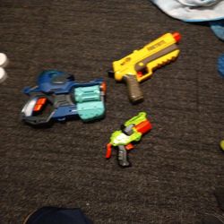  Nerf Guns