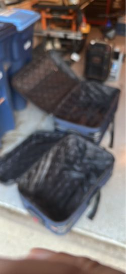 32” and 28” suitcase set