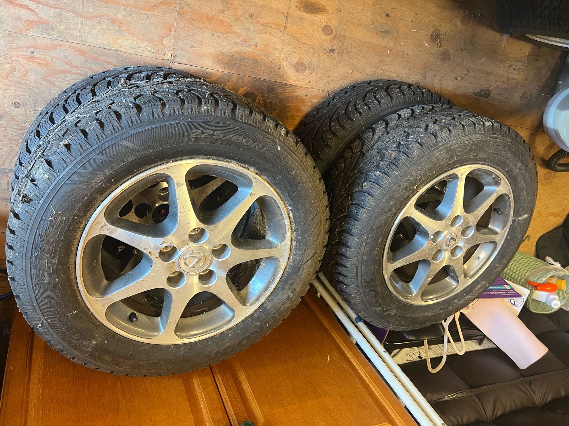 Set of 4 oem Lexus wheels from RX300 with studded tires