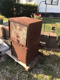 Nice set of heavy duty truck or trailer storage boxes