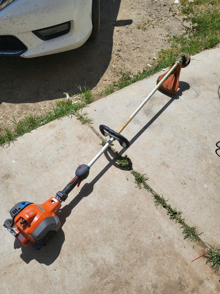 Husqvarna Weed Eater for Sale in Cutler, CA OfferUp