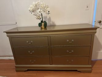Wide dresser