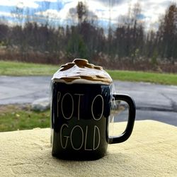 Brand New Rae Dunn Pot O Gold Mug w/Topper