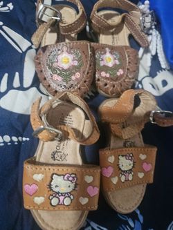 Girl sandals Read Description 📚