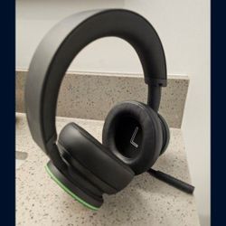 Xbox Wireless Gaming Headset for Xbox Series X|S, Xbox One, and Windows 10|11 - Black