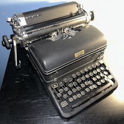 1940 Royal KMM-12  Vintage Typewriter