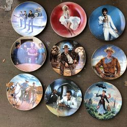 28 Antique Collectors Plates