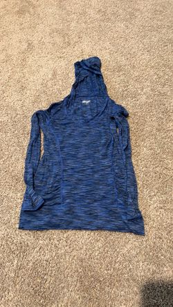Kirkland hooded pullover size small