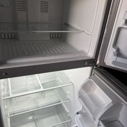 18 Cube Refrigerator 