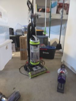 Bissell Swivel Vaccum Cleaner
