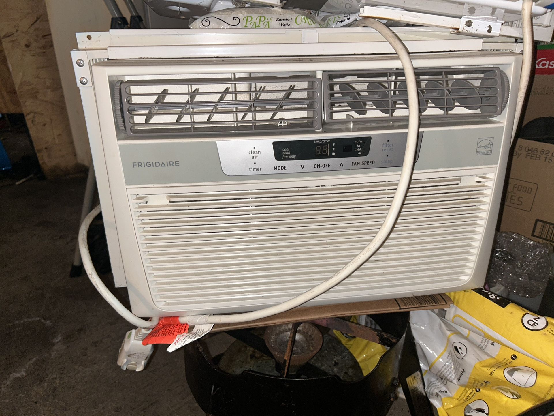 Frigidaire 10,000 BTU  Air Conditioner  / OBO