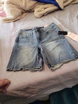 NYDJ JEAN SHORTS SIZE 4  STRETCH 