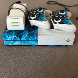 Xbox One S With 2 Controllers And Dual Control Charger 