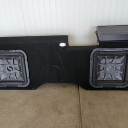 Kicker Subwoofers With Box & Amp 