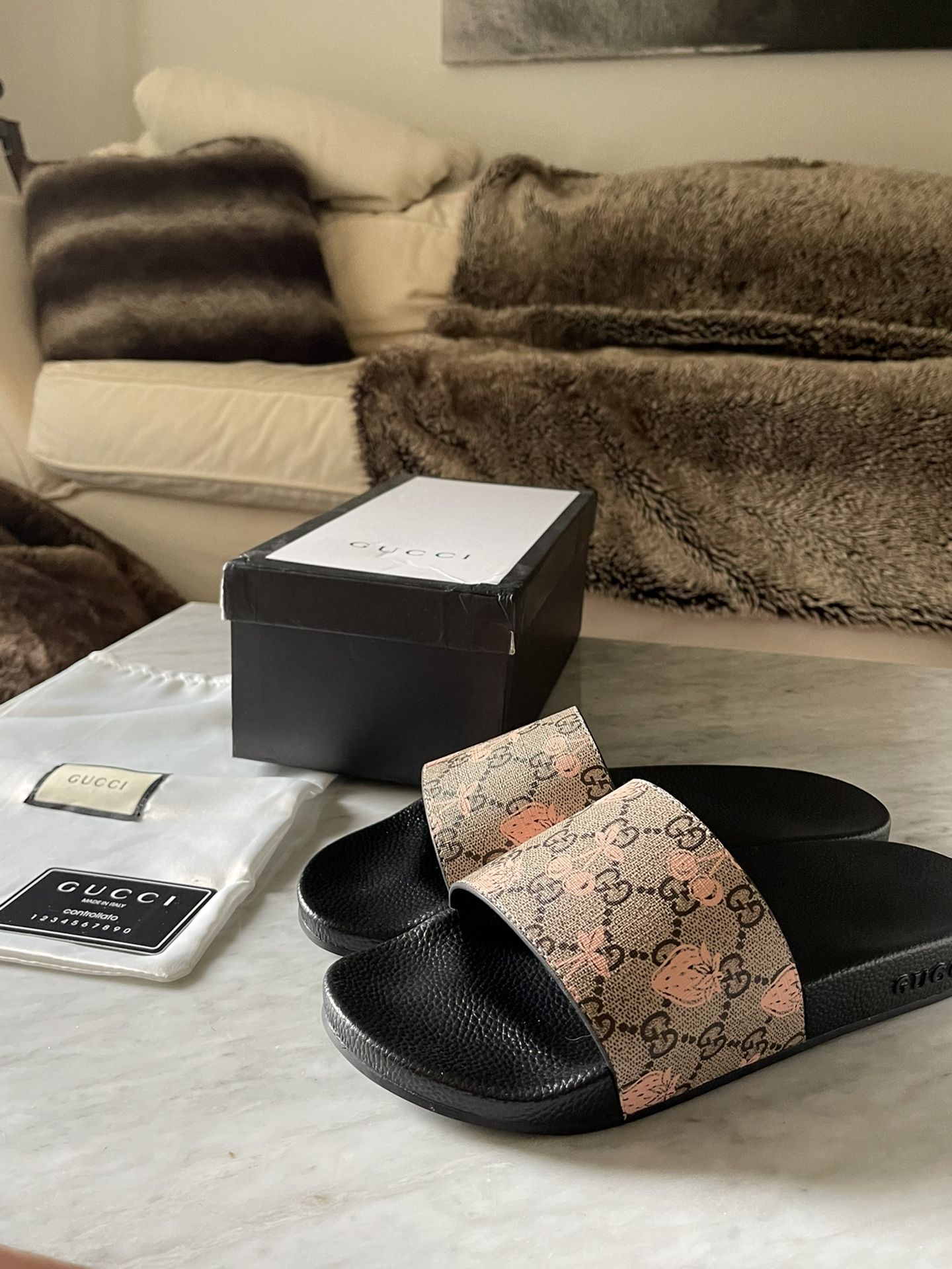 Gucci Supreme Berry Slides for Sale in Alpharetta, GA OfferUp