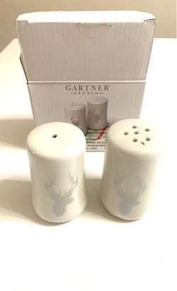DEER HEAD SALT AND PEPPER SHAKER SET / BRAND NEW