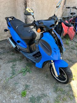 Scooter 🛵 Para partes no se si funciona per está complete no papeles