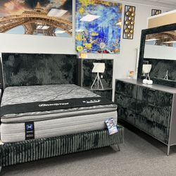 🤩🤩 Full Bedroom Set Complete!! Spring Sale This Weekend Only!! Full Bed Dresser Mirror 2x Night Stands & Chest $999 🤩🤩🙀