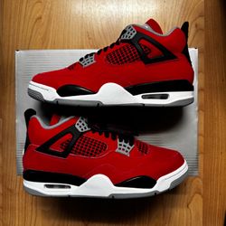 Jordan 4 Toro bravo size 7.5,8