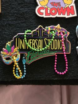 Universal Studios Florida Mardi Gras Mask Beads Souvenir Collectible Pin