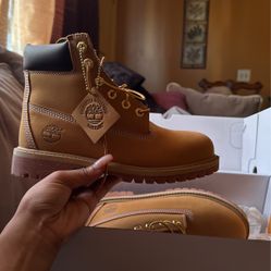 Wheat timbs Size 5