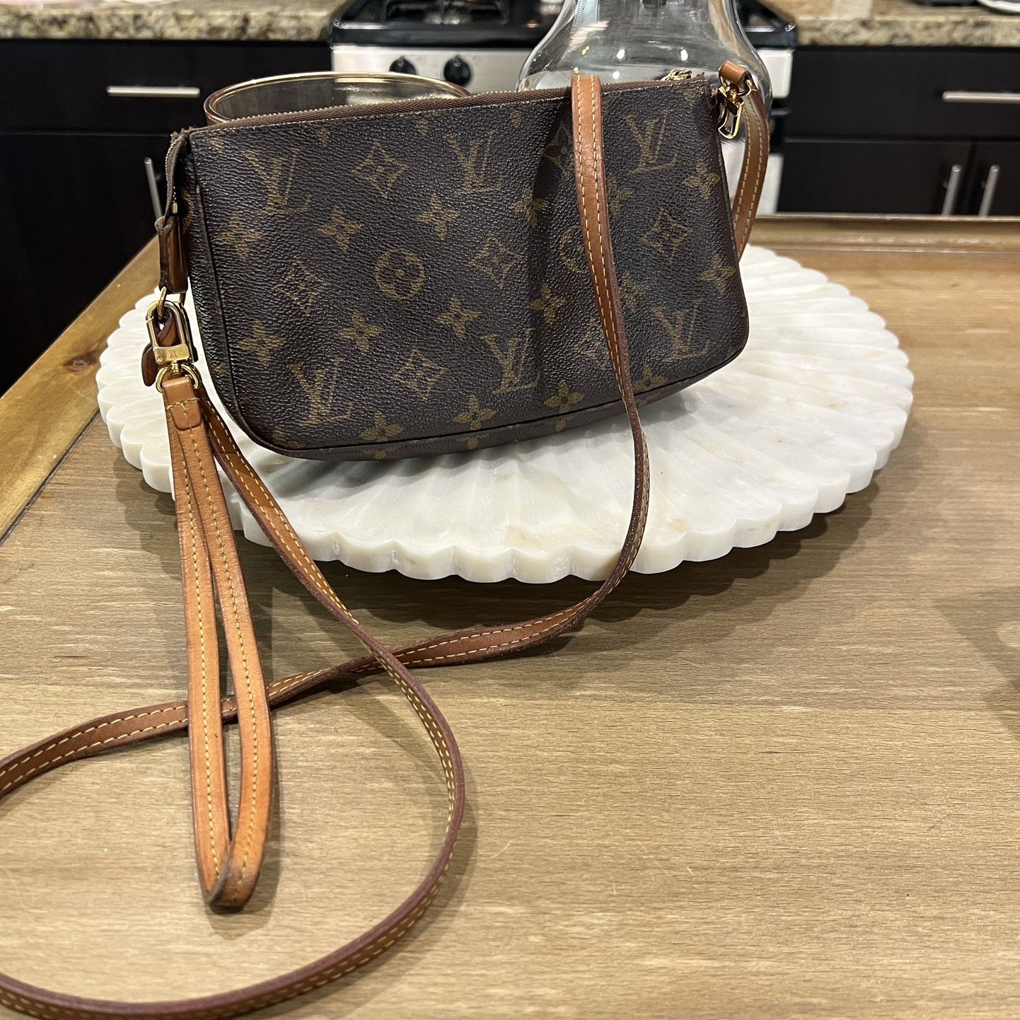 BRAND NEW AUTHENTIC LV LOUIS VUITTON VACHETTA LEATHER CROSSBODY STRAP RED  for Sale in New York, NY - OfferUp