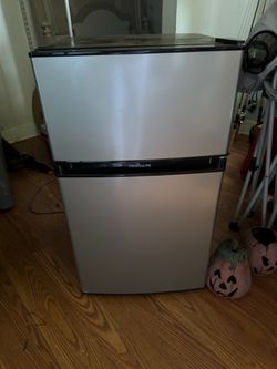 Frigidaire Mini Fridge with Top Freezer